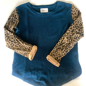 Leon & Harper sweater cheetah print arms blue